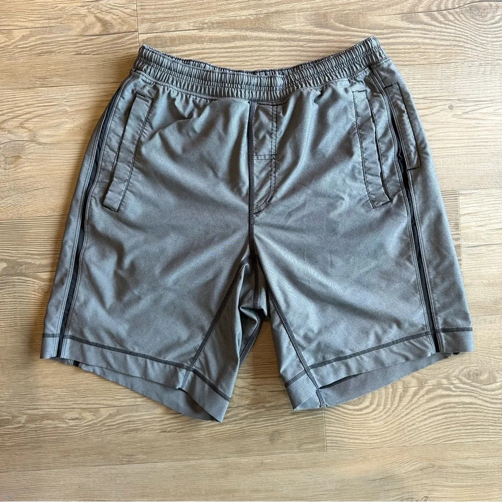 Lululemon Men’s Pace Breaker Short 9" inseam grey size medium lined